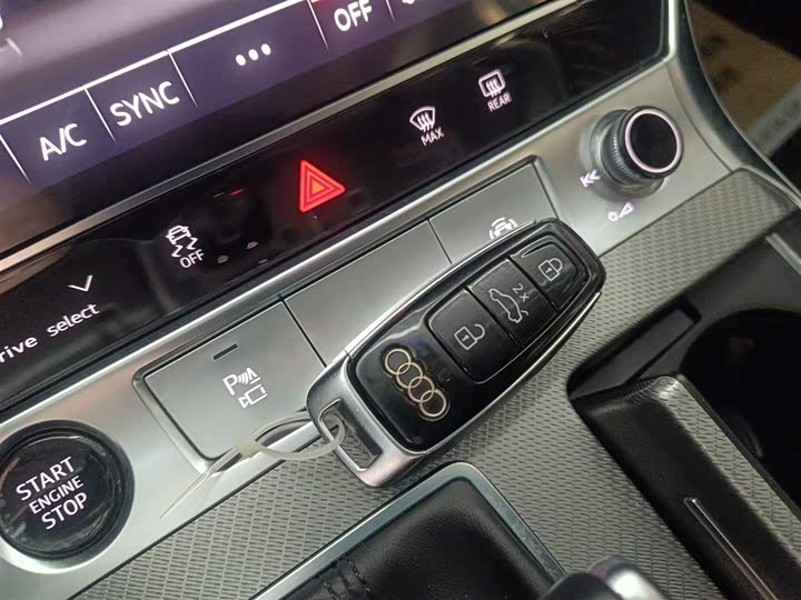 Фото 9 - Audi A6L