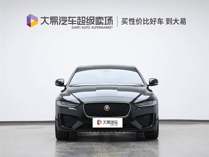 Фото 2 - Jaguar XE L