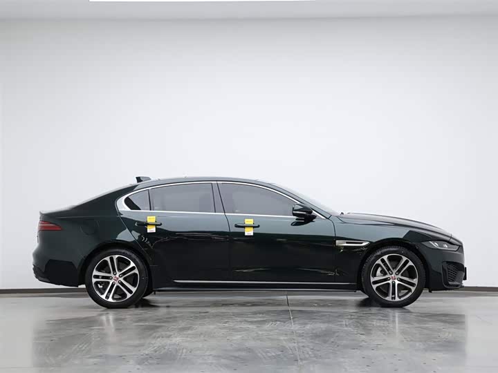 Фото 6 - Jaguar XE L