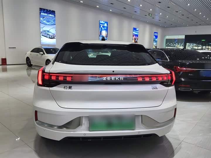 Фото 6 - Zeekr 001