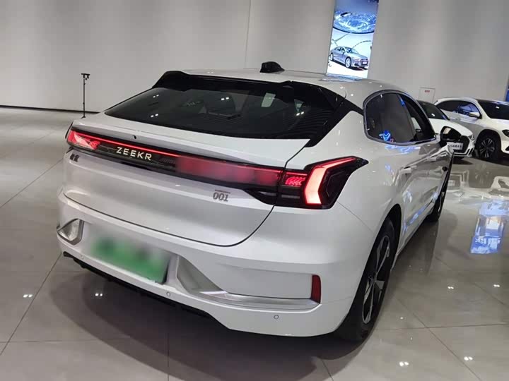 Фото 7 - Zeekr 001