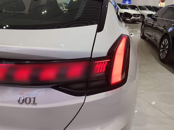 Фото 8 - Zeekr 001