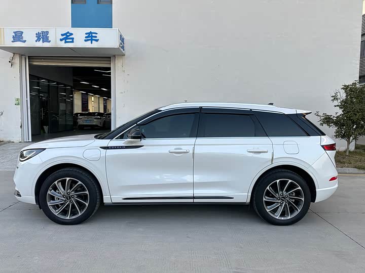 Фото 3 - Lincoln Corsair Hybrid