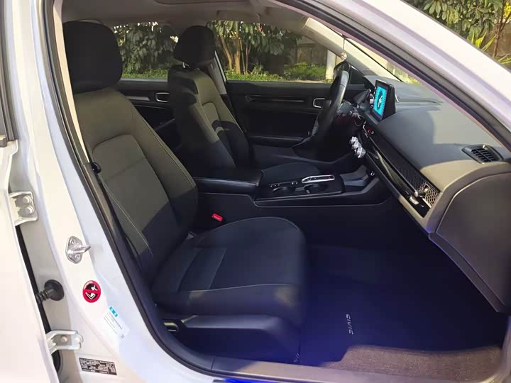 Фото 8 - Honda Civic