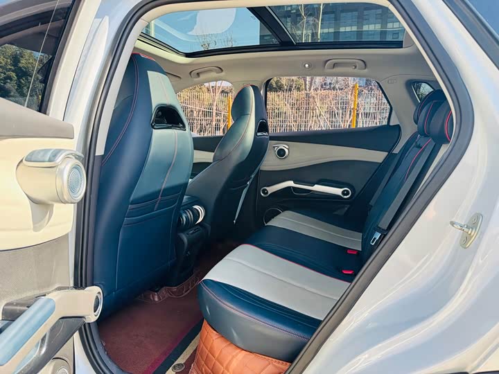 Фото 5 - BYD Yuan Plus