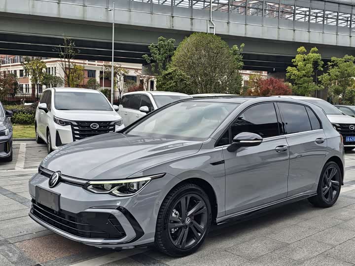 Фото 1 - Volkswagen Golf