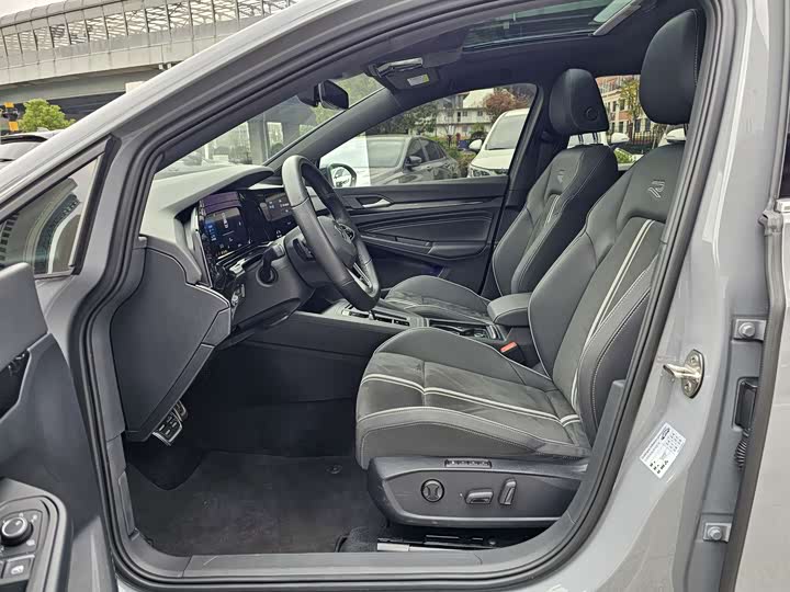 Фото 5 - Volkswagen Golf