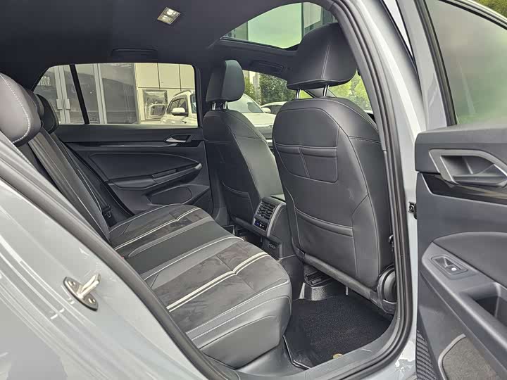 Фото 8 - Volkswagen Golf