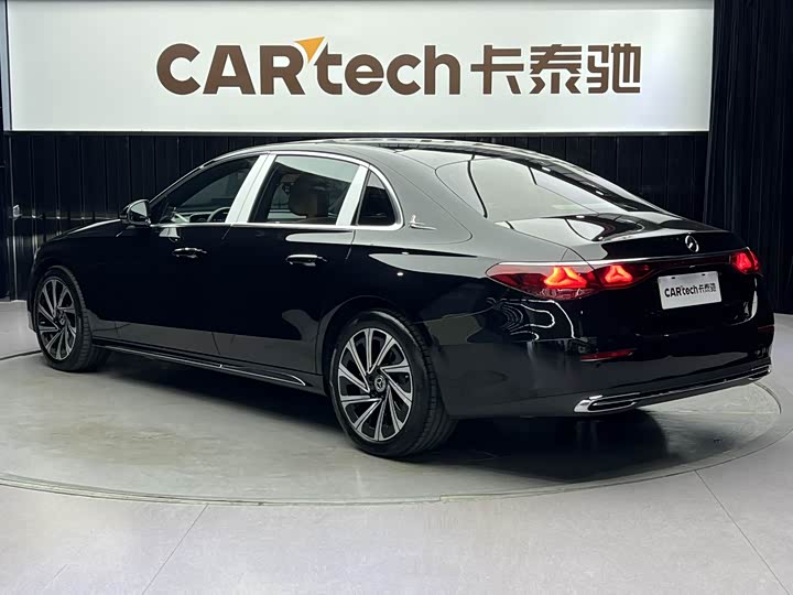 Фото 3 - Mercedes-Benz E-Class