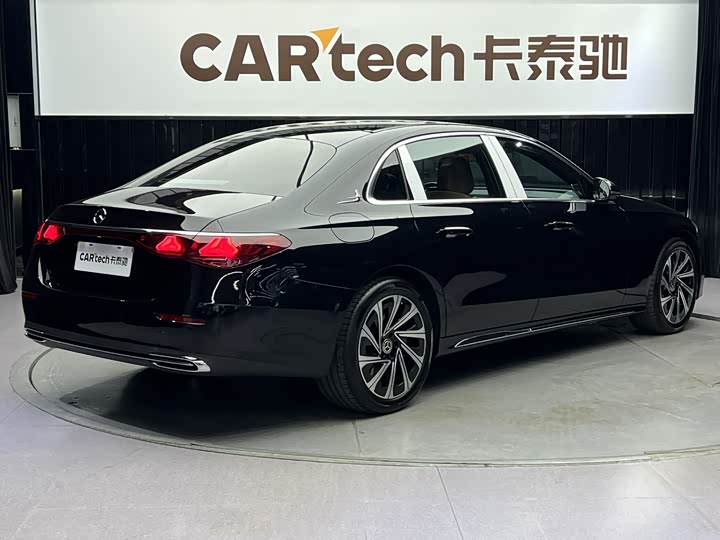 Фото 4 - Mercedes-Benz E-Class