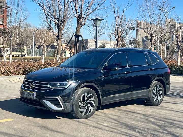 Фото 1 - Volkswagen Tiguan L Pro