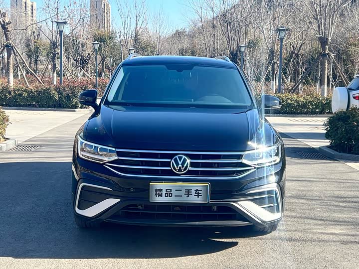 Фото 2 - Volkswagen Tiguan L Pro
