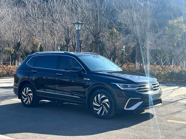 Фото 3 - Volkswagen Tiguan L Pro