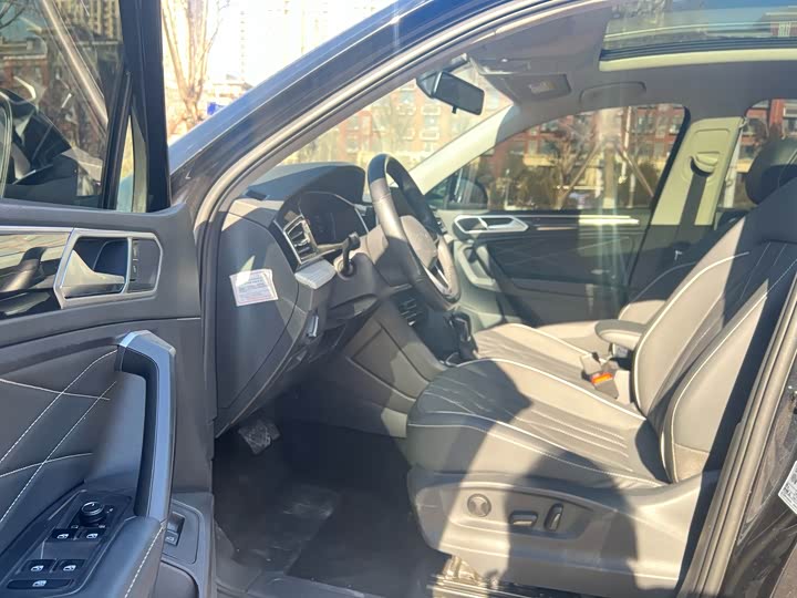 Фото 6 - Volkswagen Tiguan L Pro