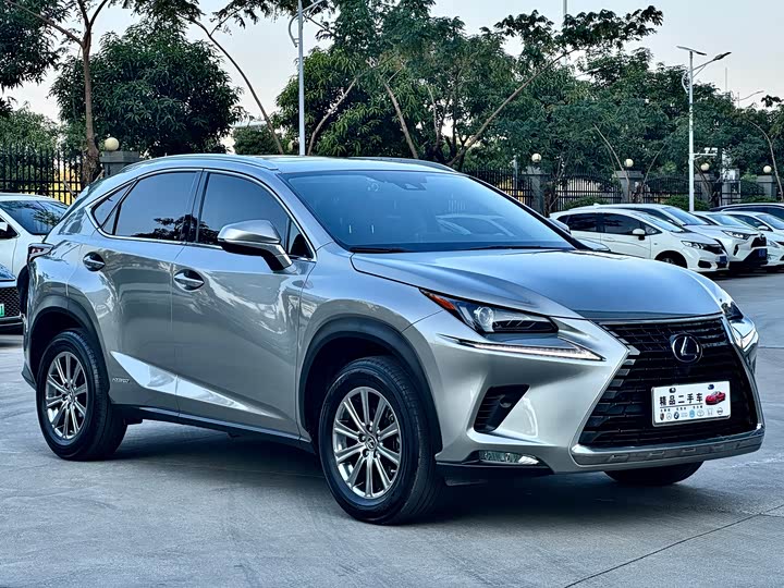 Фото 3 - Lexus NX
