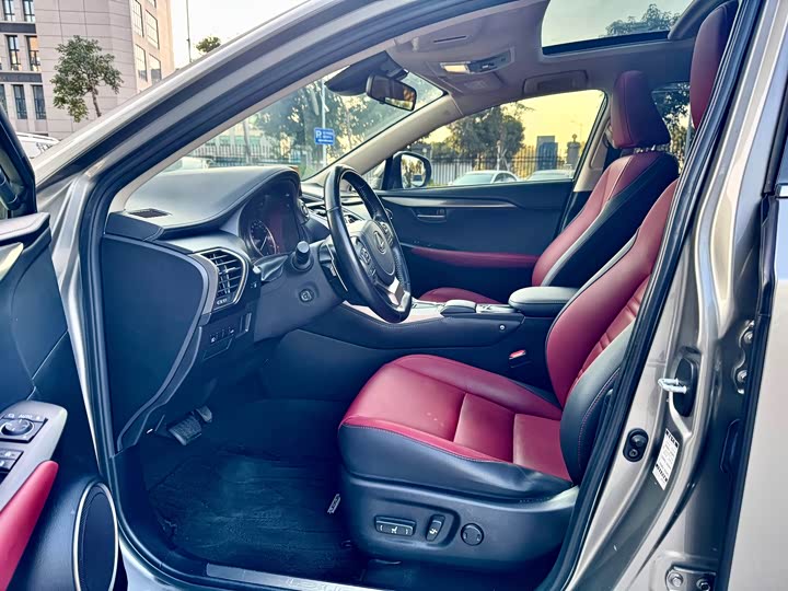 Фото 4 - Lexus NX