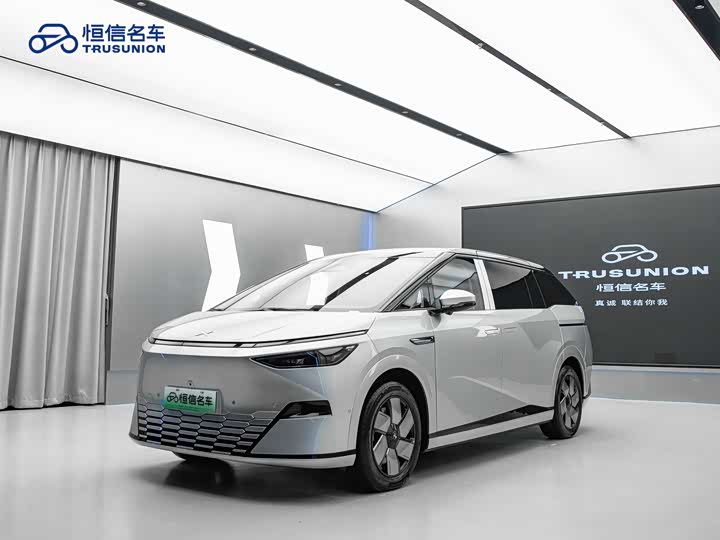 Фото 1 - XPeng X9