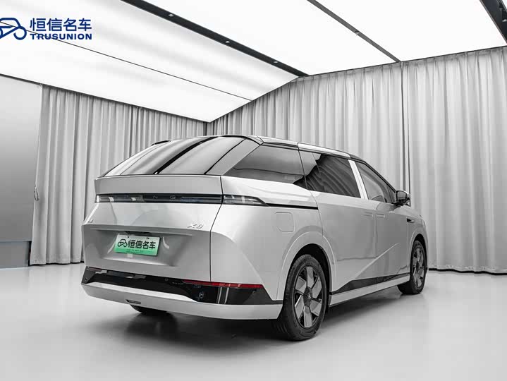 Фото 9 - XPeng X9