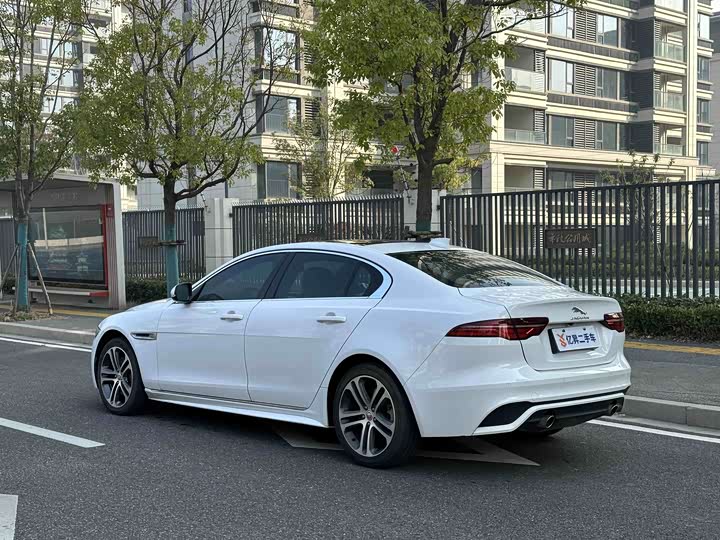 Фото 5 - Jaguar XE L