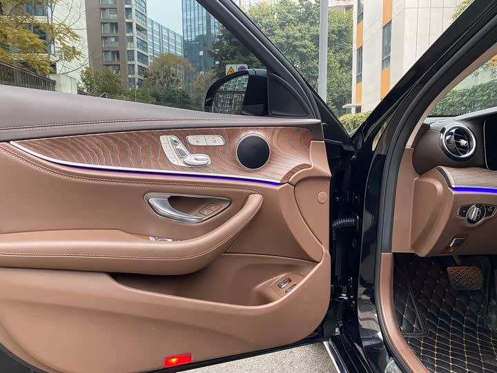 Фото 9 - Mercedes-Benz E-Class Hybrid