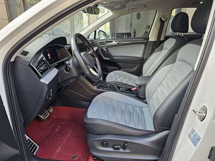 Фото 8 - Volkswagen Tiguan X