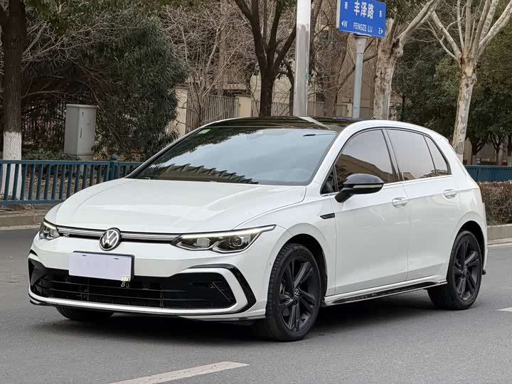 Фото 1 - Volkswagen Golf