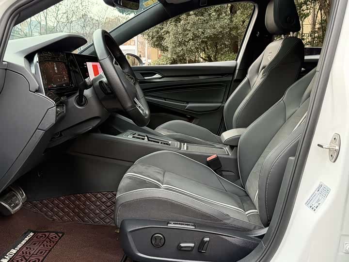 Фото 8 - Volkswagen Golf