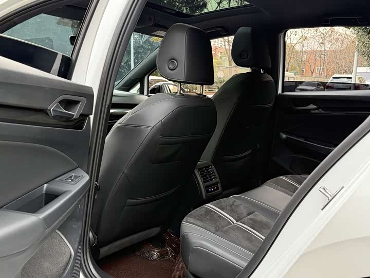 Фото 9 - Volkswagen Golf