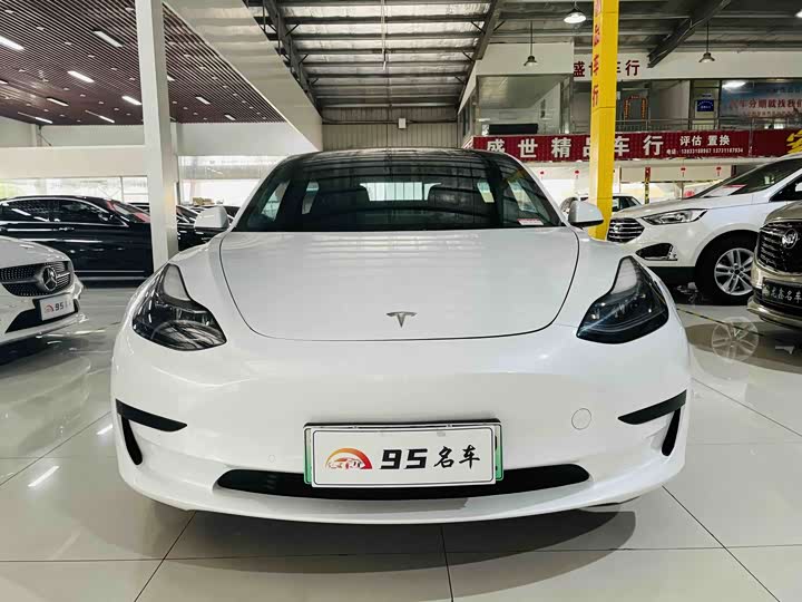 Фото 2 - Tesla Model 3