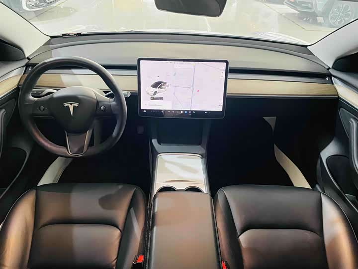 Фото 6 - Tesla Model 3