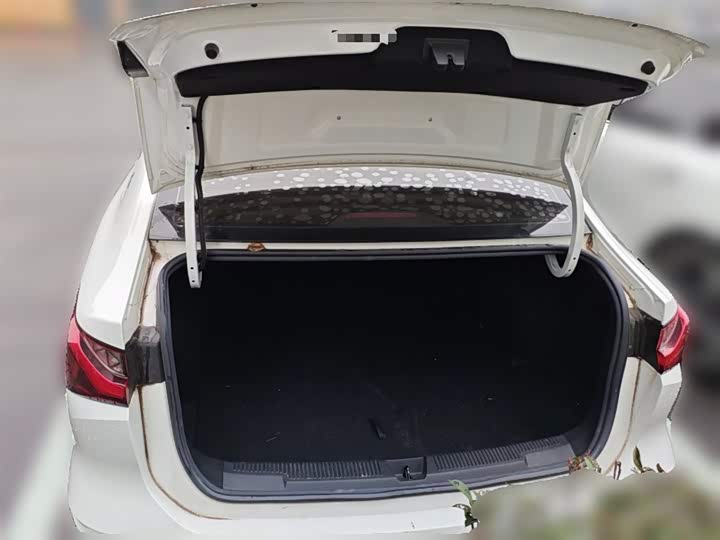 Фото 9 - Roewe i5