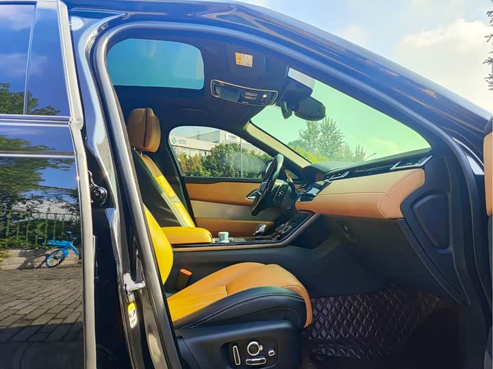 Фото 6 - Land Rover Range Rover Velar