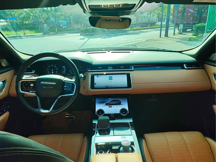 Фото 8 - Land Rover Range Rover Velar