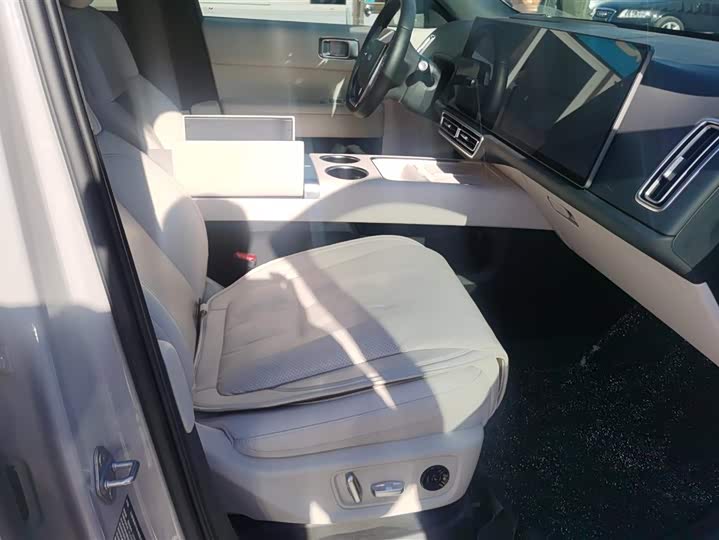 Фото 8 - LiXiang L6