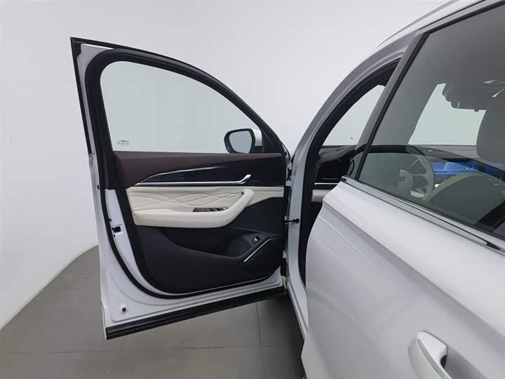 Фото 8 - Geely Monjaro