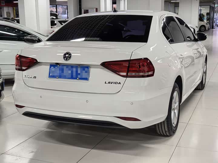 Фото 3 - Volkswagen Lavida