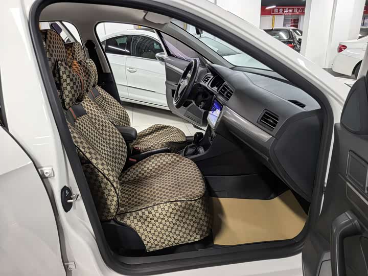 Фото 8 - Volkswagen Lavida