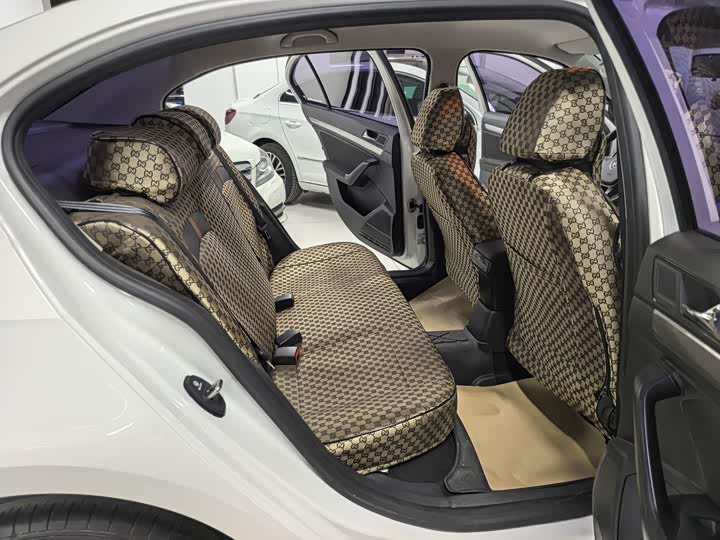 Фото 9 - Volkswagen Lavida