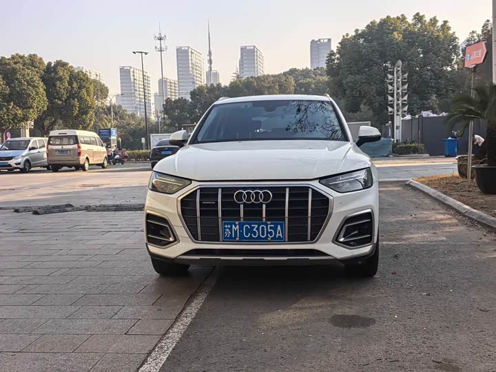 Фото 2 - Audi Q5L