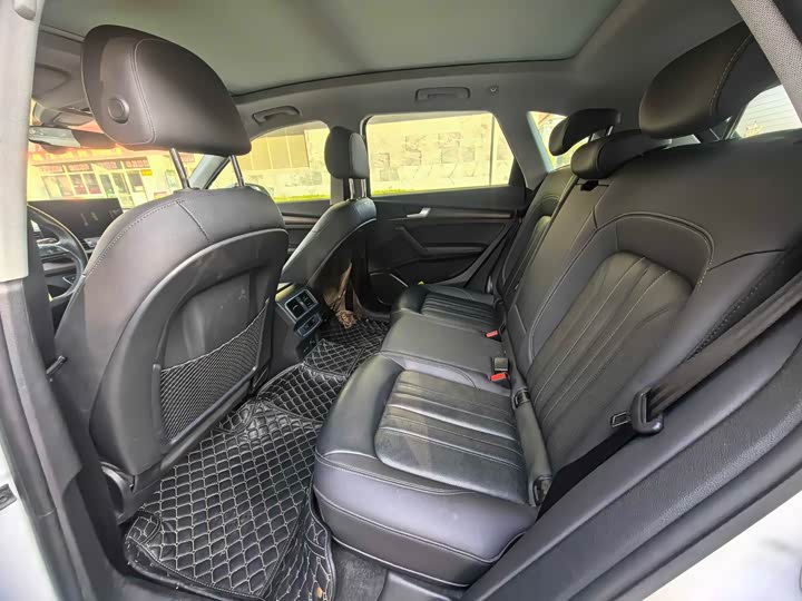 Фото 4 - Audi Q5L