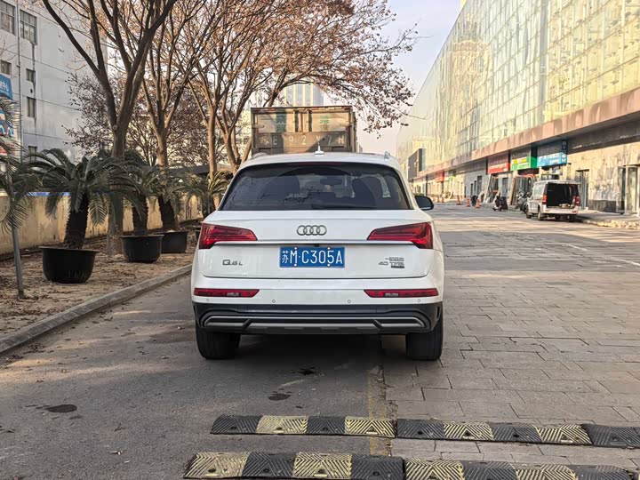 Фото 8 - Audi Q5L