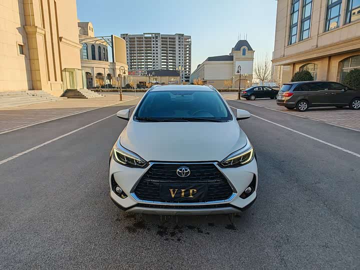 Фото 2 - Toyota Yaris L Hatchback