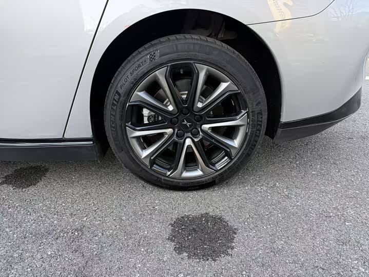 Фото 8 - XPeng P7