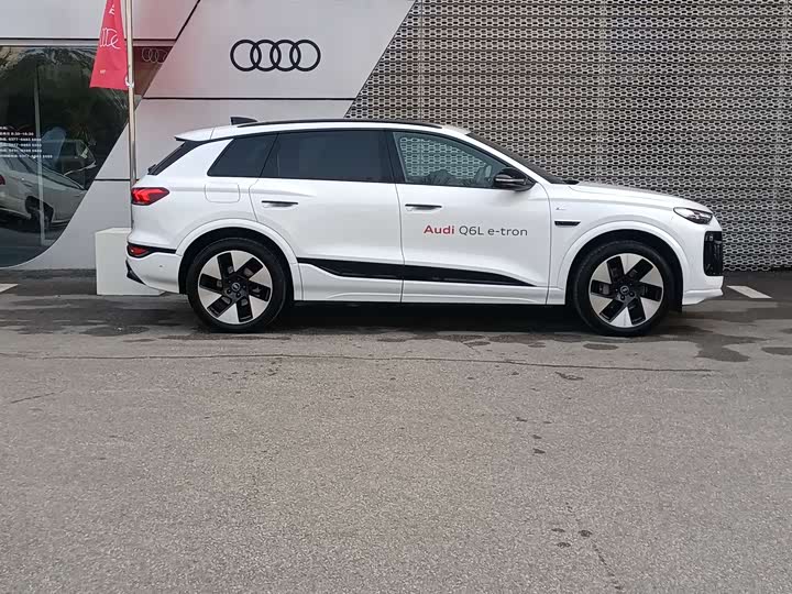 Фото 4 - Audi Q6L e-tron