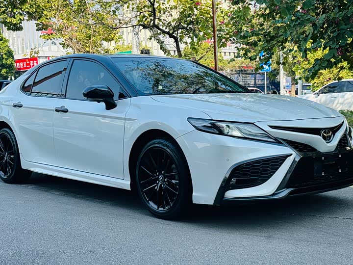 Фото 3 - Toyota Camry