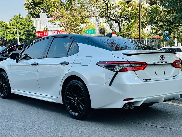 Фото 5 - Toyota Camry