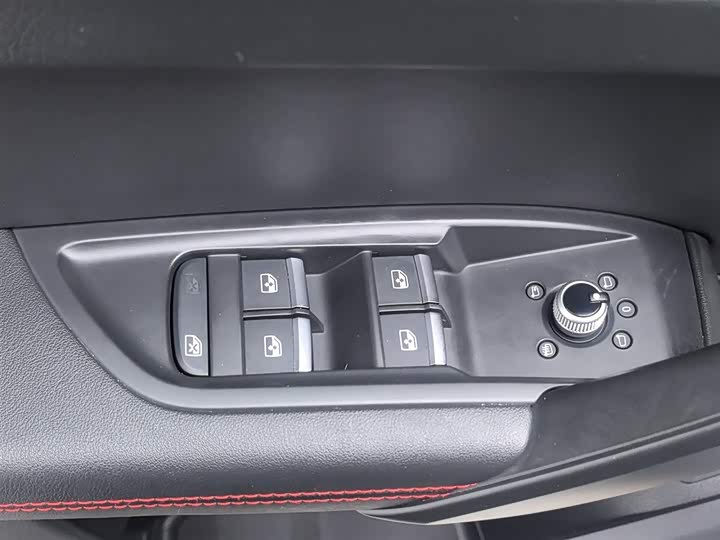 Фото 9 - Audi Q5L Sportback