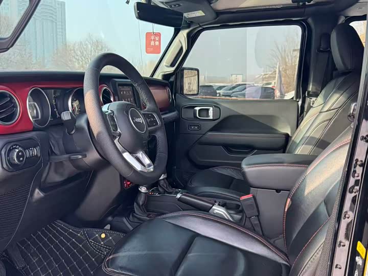 Фото 4 - Jeep Wrangler