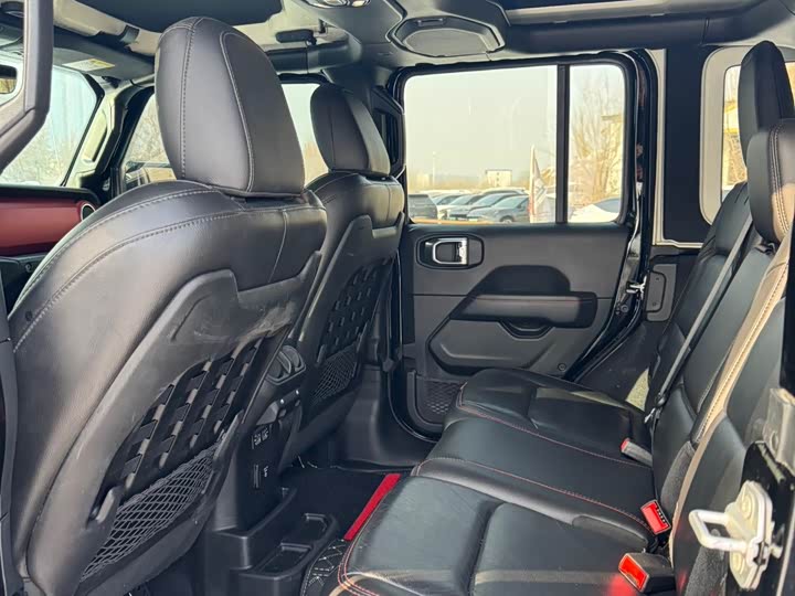 Фото 6 - Jeep Wrangler