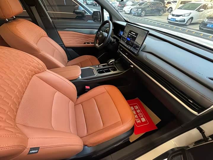 Фото 3 - Geely Okavango L